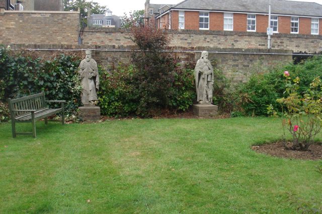 garden statues ds
